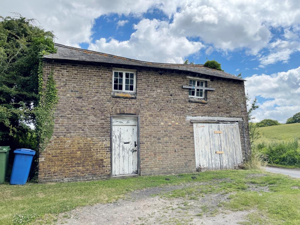 Lot: 91 - PROTECTED STATUTORY INVESTMENT AND DETACHED BARN - 